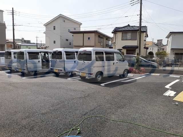 【さいたま市南区太田窪のアパートの駐車場】