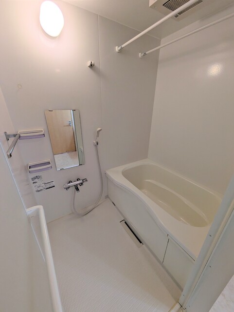 バス・シャワールーム　★お風呂は嬉しい追焚機能付きです♪★