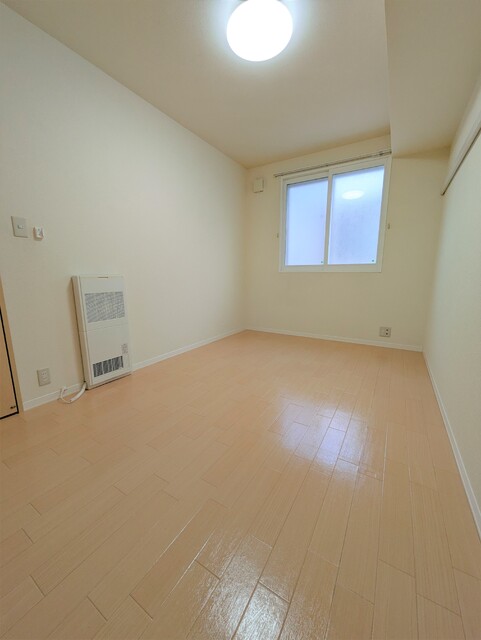 その他部屋・スペース　★６．１帖の南東側洋室です♪★