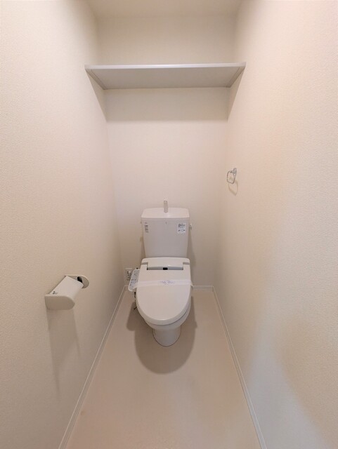 トイレ　★トイレは嬉しい洗浄機能付き便座です♪★