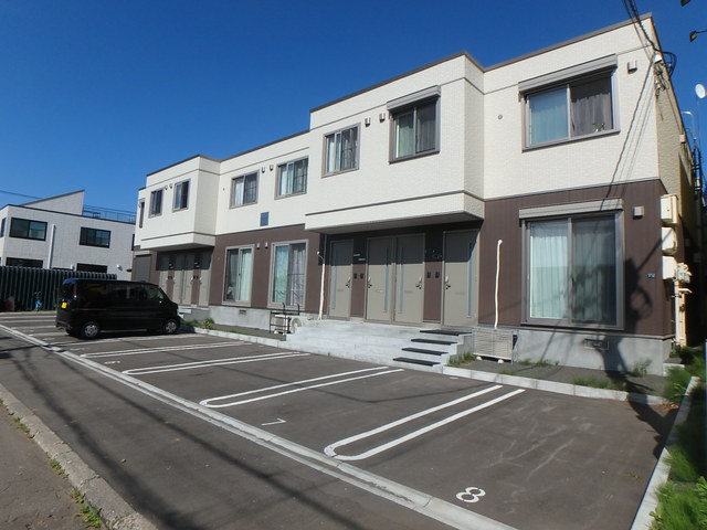 駐車場　建物前駐車場♪