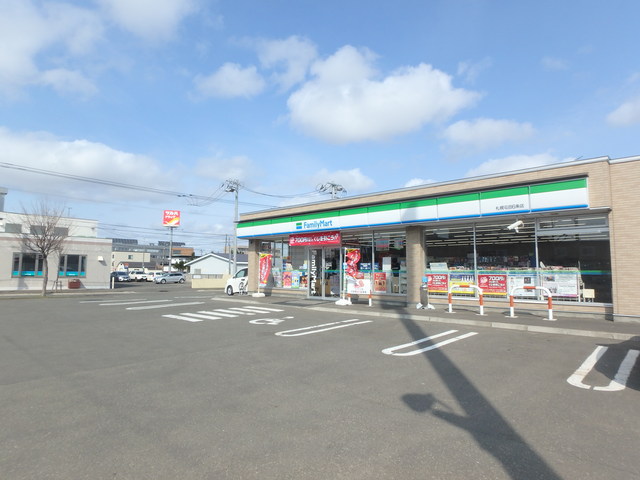 コンビニ　ファミリーマート（コンビニ）まで170m