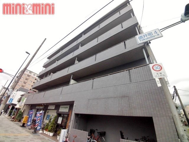 【ファミリーハイツ徳井の建物外観】