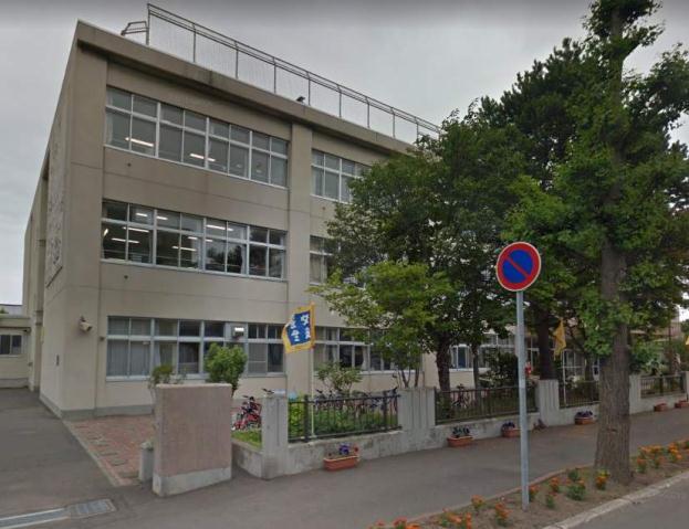 小学校　北小（小学校）まで488m