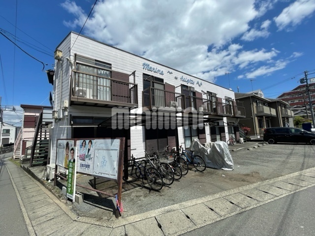 建物外観　学校も駅も通いやすい立地です。駅まで平坦。