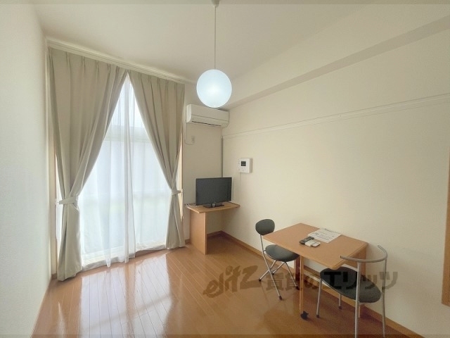 レオパレスエステートの居間写真