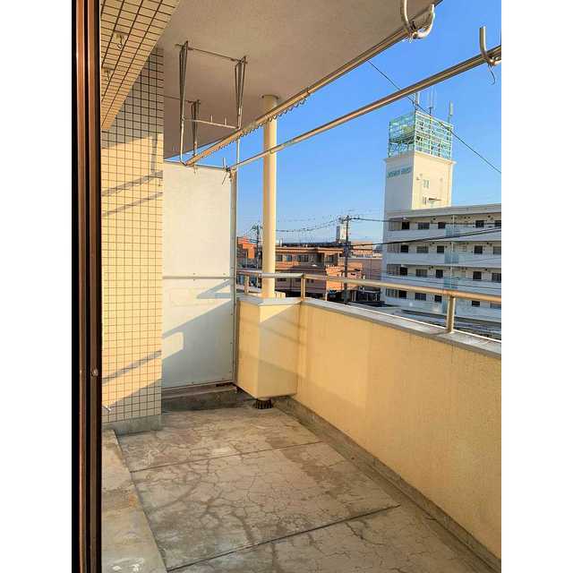 バルコニー　日当たりのよい