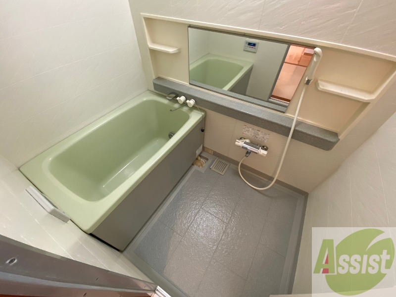 バス・シャワールーム　バスルームはこちらです。広々としてゆったり休めます。