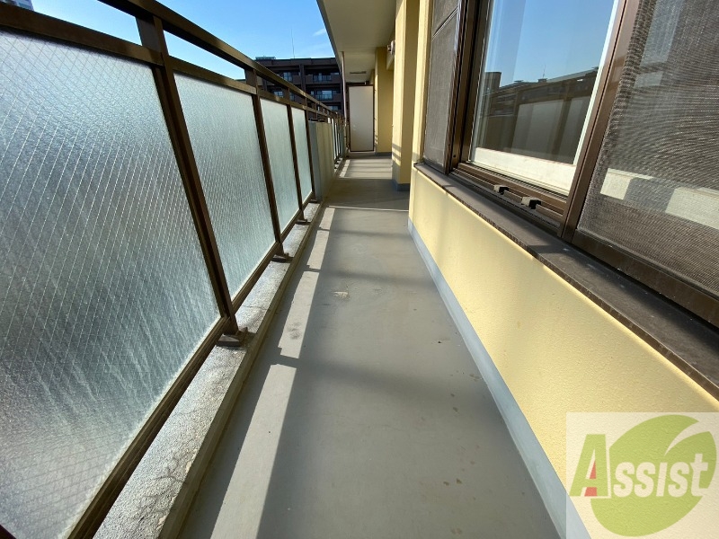 バルコニー　バルコニーは幅があり、広い印象を受けました。