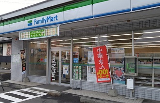 コンビニ　ファミリーマート南郷店（コンビニ）まで210m
