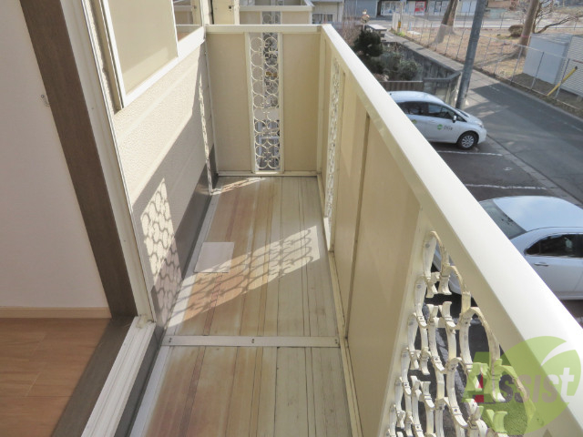 バルコニー　バルコニーが付いて晴れた日は洗濯物が干せますね