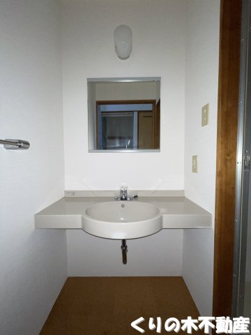 洗面設備　脱衣スペースもあります