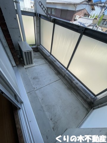 バルコニー　暖かな日差しのふりそそぐバルコニー