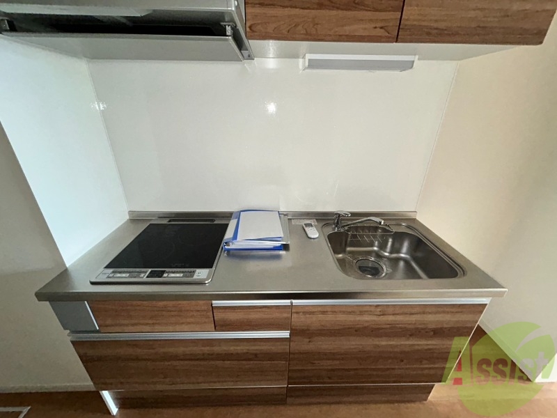 キッチン　ＩＨコンロが２口付いているので料理もしやすいです。