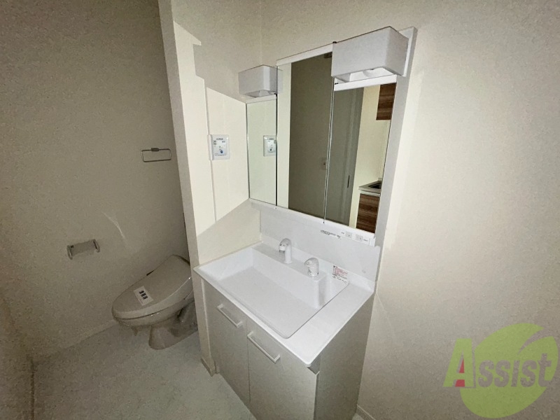 洗面設備　独立した洗面台で、朝の身支度も快適にできます。