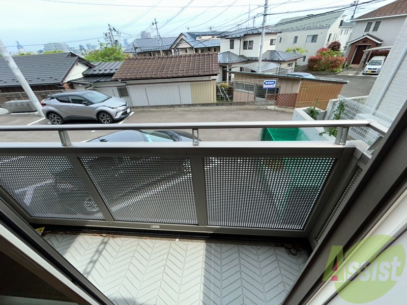 バルコニー　部屋が南向きのため洗濯物も良く乾きますよ。