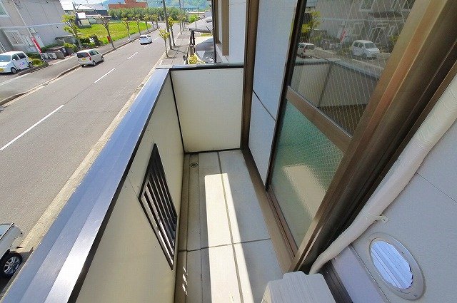 バルコニー　洗濯物をしっかりと干せますね。