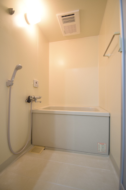 バス・シャワールーム　清潔感のある浴室です★