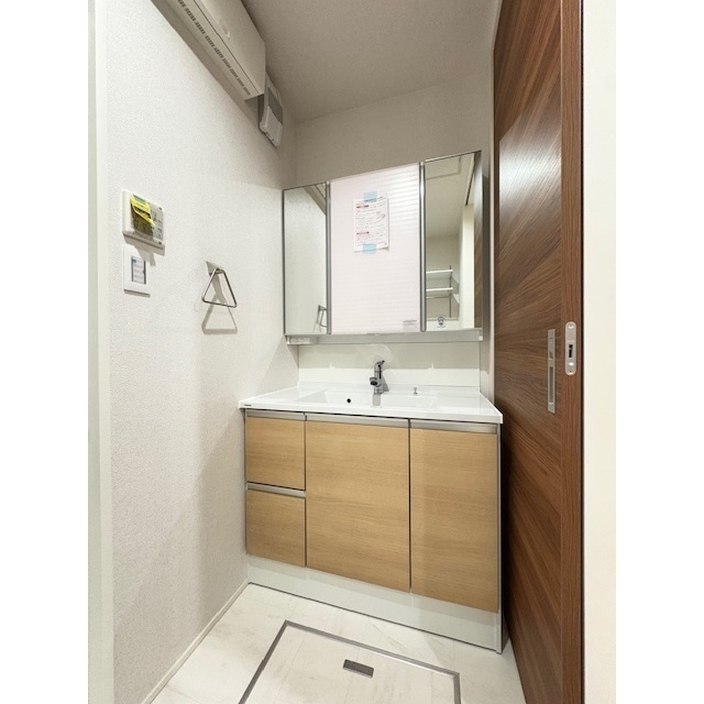 洗面設備　三面鏡にもなる洗髪洗面化粧台♪