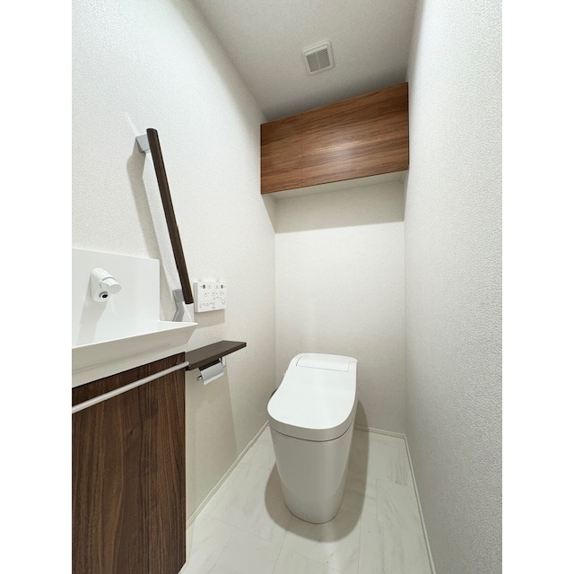 トイレ　温水洗浄便座付のトイレ♪