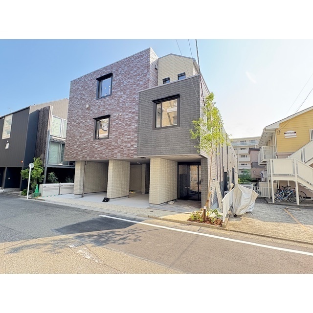 建物外観　重厚感＆高級感のある外観♪