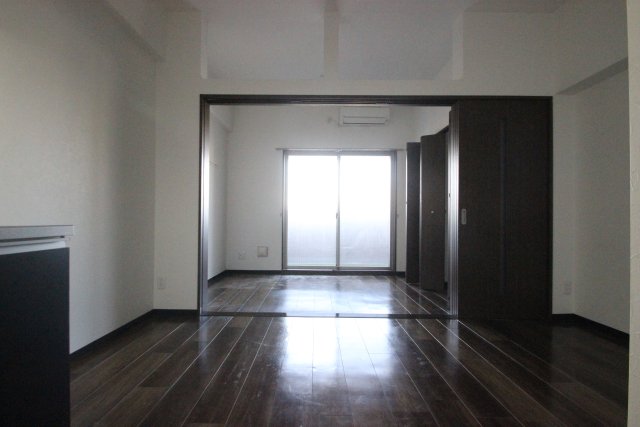 居室・リビング　同物件別室です。