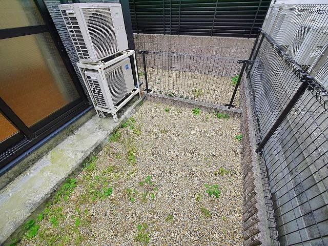 庭　簡単な家庭菜園も楽しめるお庭です