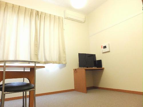 居室・リビング　家具家電付きのお部屋です。