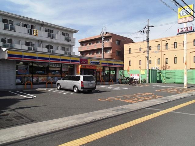 コンビニ　ミニストップ芥川町3丁目店（コンビニ）まで393m