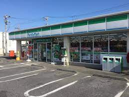 コンビニ　ファミリーマート 吉川さくら店（コンビニ）まで438m