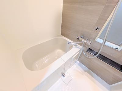 バス・シャワールーム　写真は同タイプ６０３号室のもの