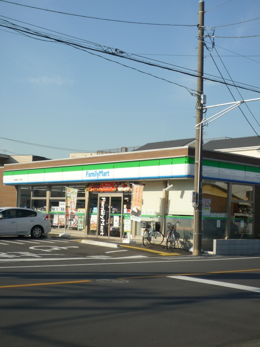 コンビニ　ファミリーマート（コンビニ）まで528m