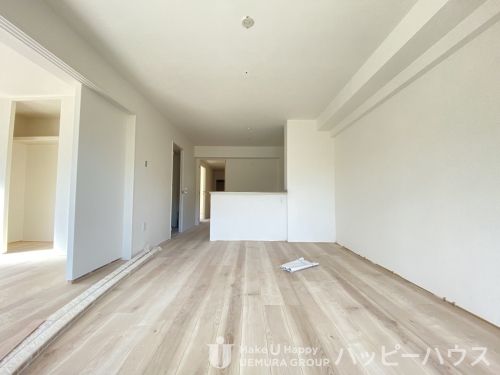 居室・リビング　別物件の参考写真です。色等は異なります。