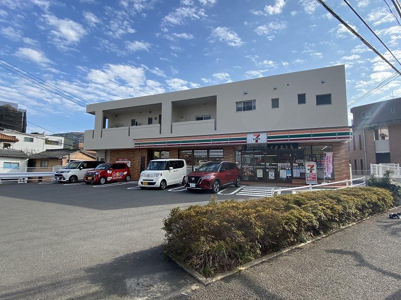 コンビニ　セブンイレブン長崎宝栄町店（コンビニ）まで492m