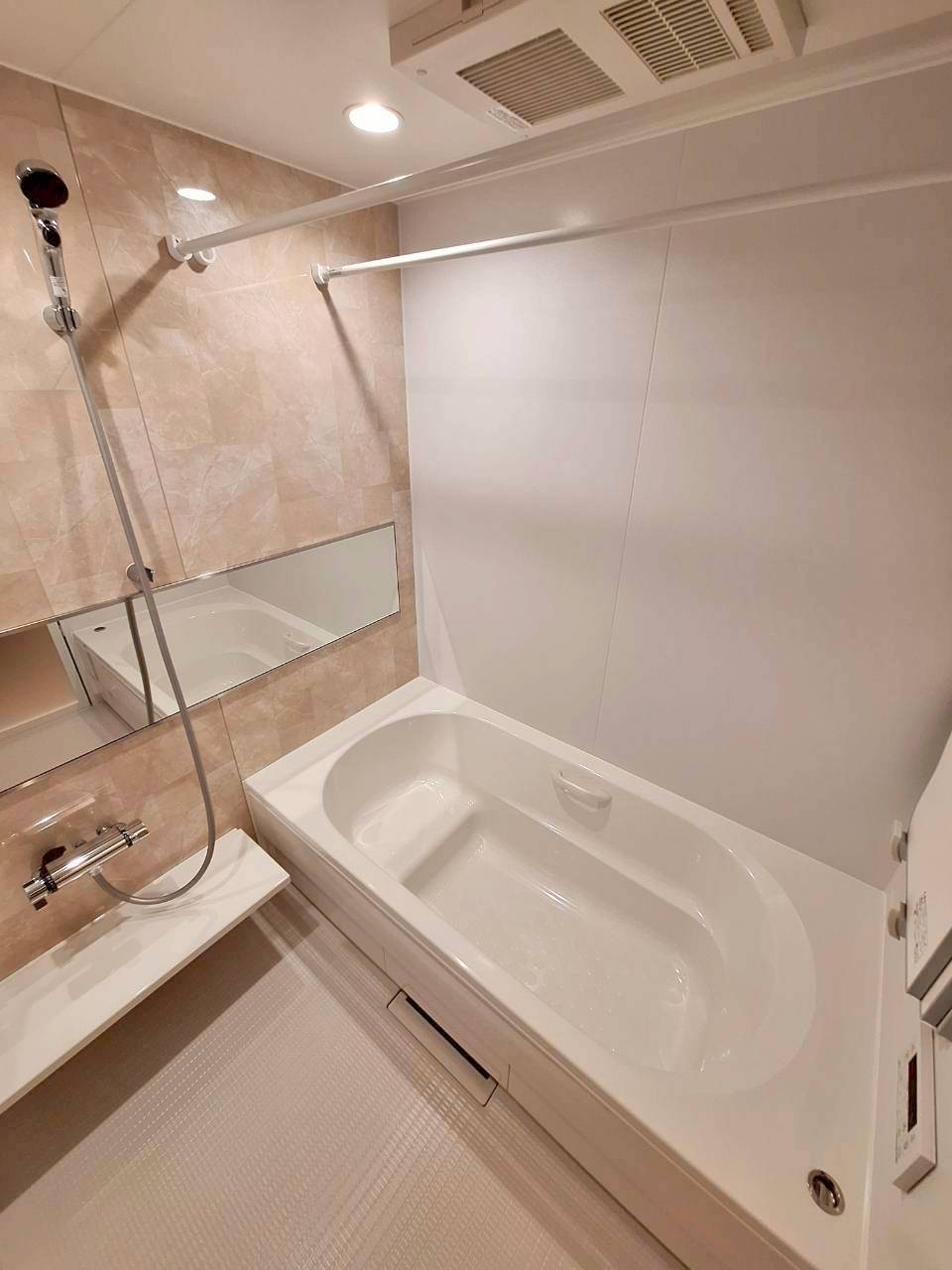 バス・シャワールーム　★浴室乾燥・追い焚き機能付き★