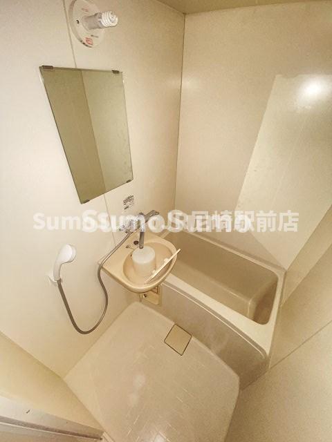 バス・シャワールーム　コンパクトで使いやすいお風呂です