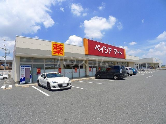 スーパー　ベイシアマート太田富沢店（スーパー）まで818m
