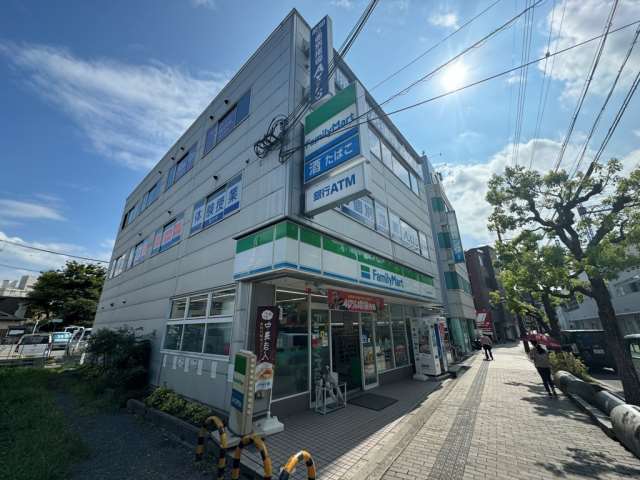 コンビニ　ファミリーマート（コンビニ）まで442m