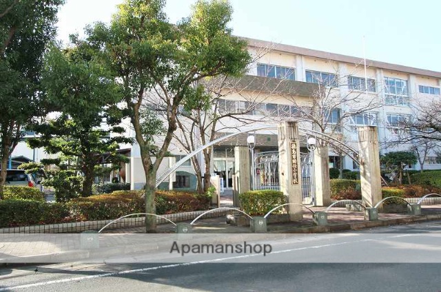 小学校　助任小学校（小学校）まで712m