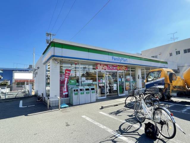 コンビニ　ファミリーマート港知多店（コンビニ）まで76m