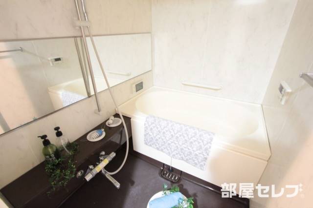 バス・シャワールーム　ゆったりバスルーム