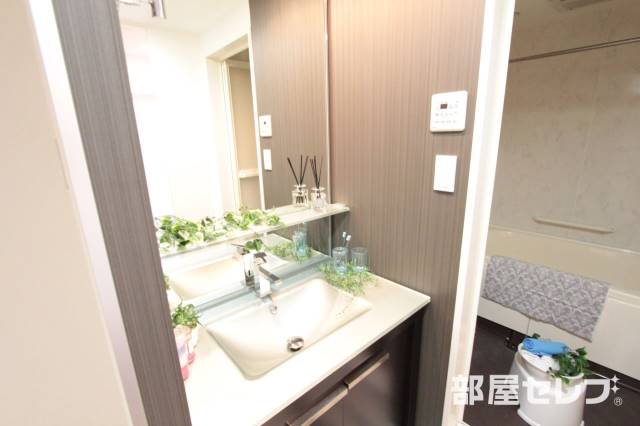 洗面設備　毎朝の支度も楽々