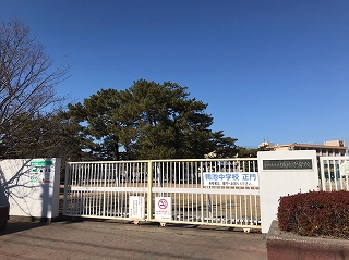 中学校　鹿児島市立鴨池中学校（中学校）まで2001m