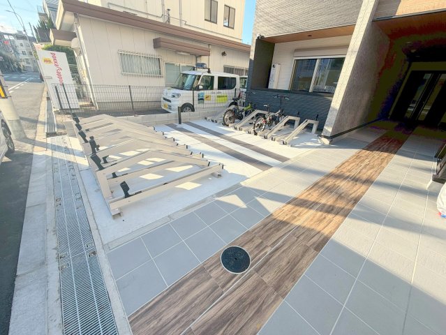 駐車場　敷地内には入居者専用の駐輪スペースもあります。
