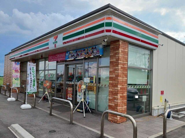 コンビニ　セブンイレブン（コンビニ）まで140m