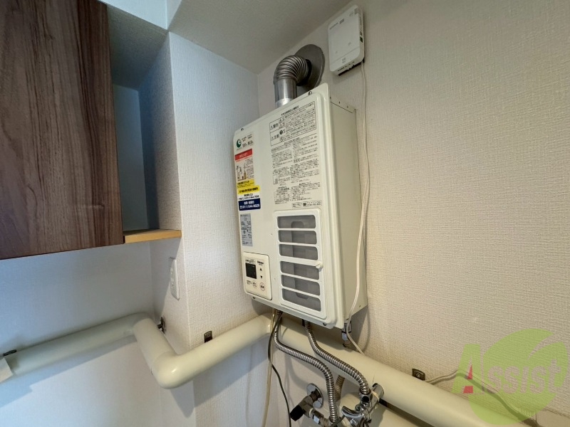 その他設備　給湯器は簡単操作で温度調整ができますよ。