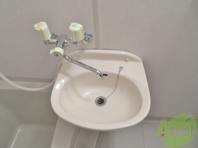 洗面設備　洗面台はコンパクトですが使いやすそうですね。