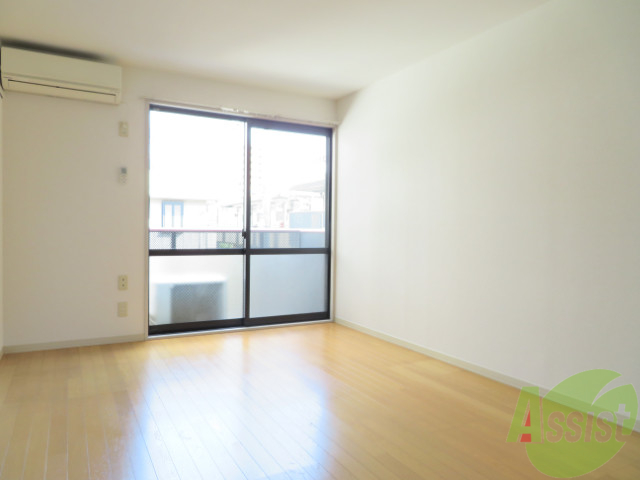 居室・リビング　リビングは陽当たりも良く昼間は明るく照らしてくれますね。