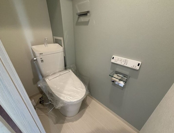 トイレ　内装は同建物別部屋の参考写真です。