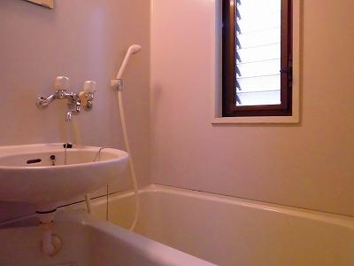 バス・シャワールーム　窓有ります